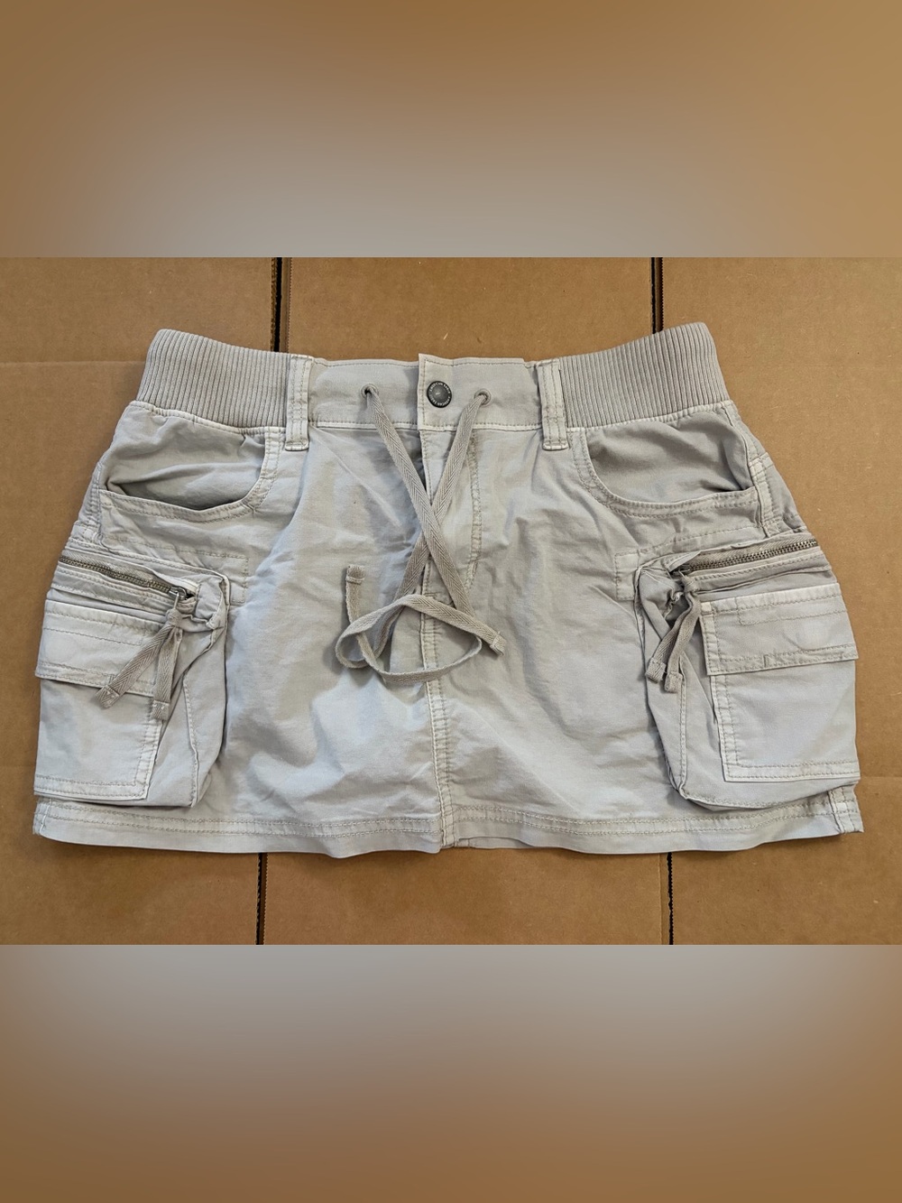 AE Snappy Stretch High-Waisted
Cargo Mini Skort, Size 2